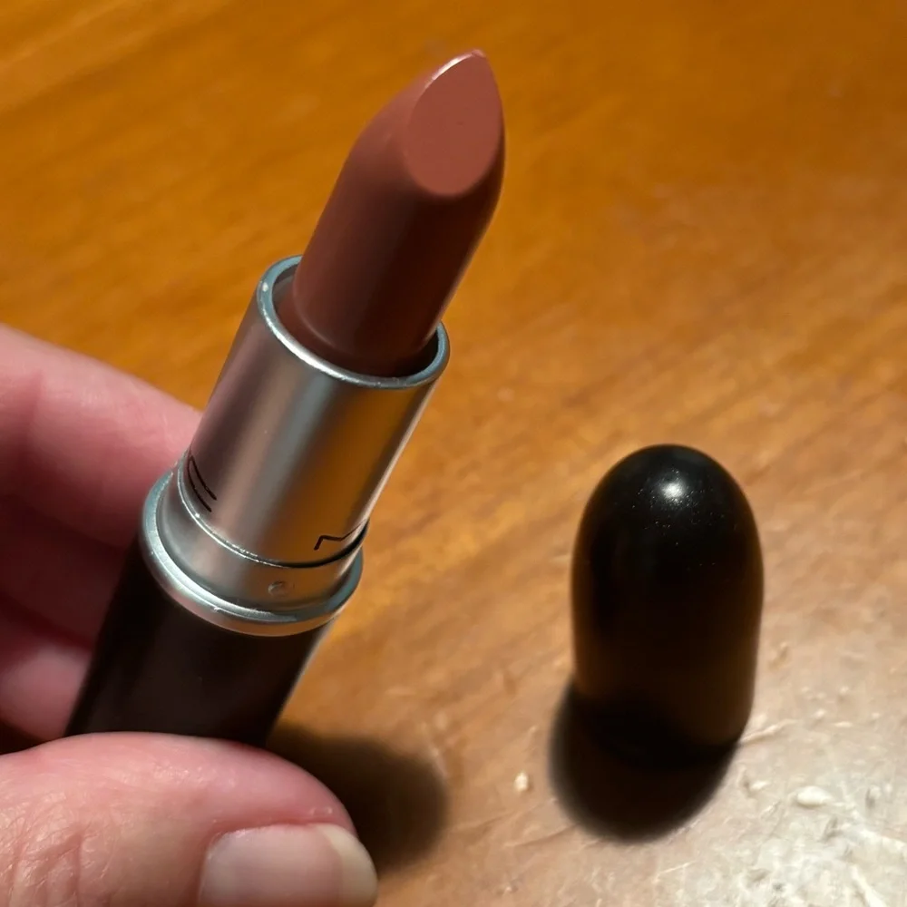 MAC Matte Lipstick Kinda Sexy